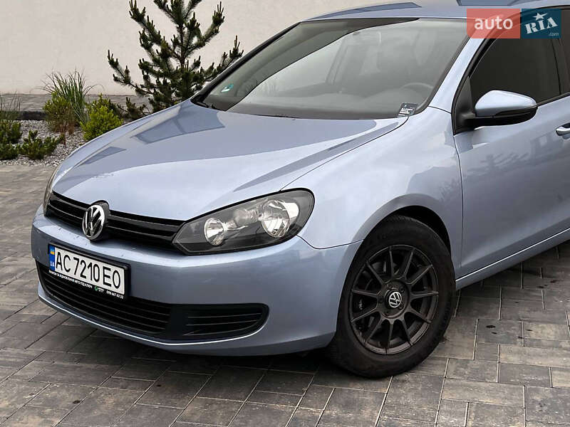 Хетчбек Volkswagen Golf 2009 в Луцьку