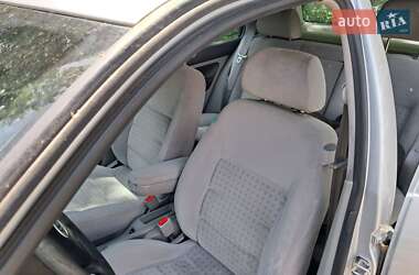 Хэтчбек Volkswagen Golf 2000 в 