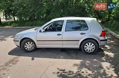 Хэтчбек Volkswagen Golf 2000 в 