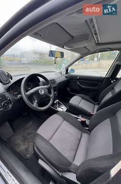 Хетчбек Volkswagen Golf 2001 в 