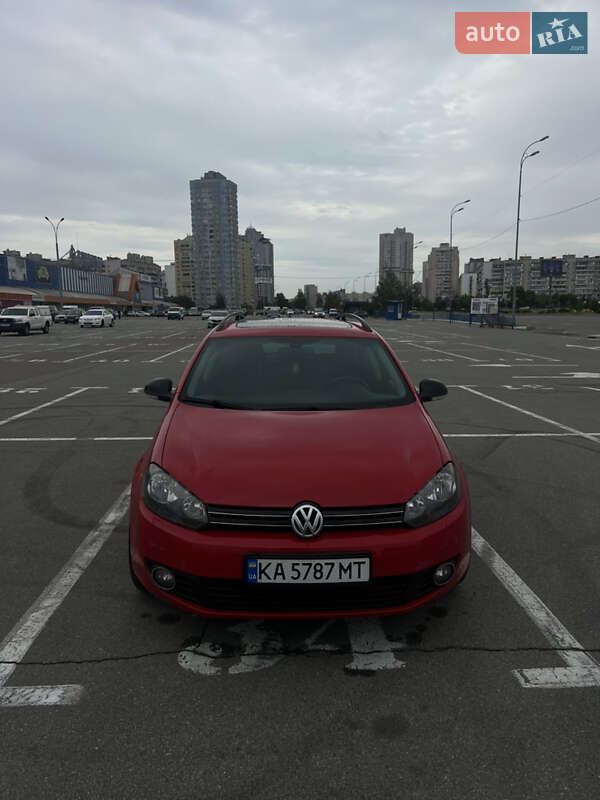 Універсал Volkswagen Golf 2011 в Києві