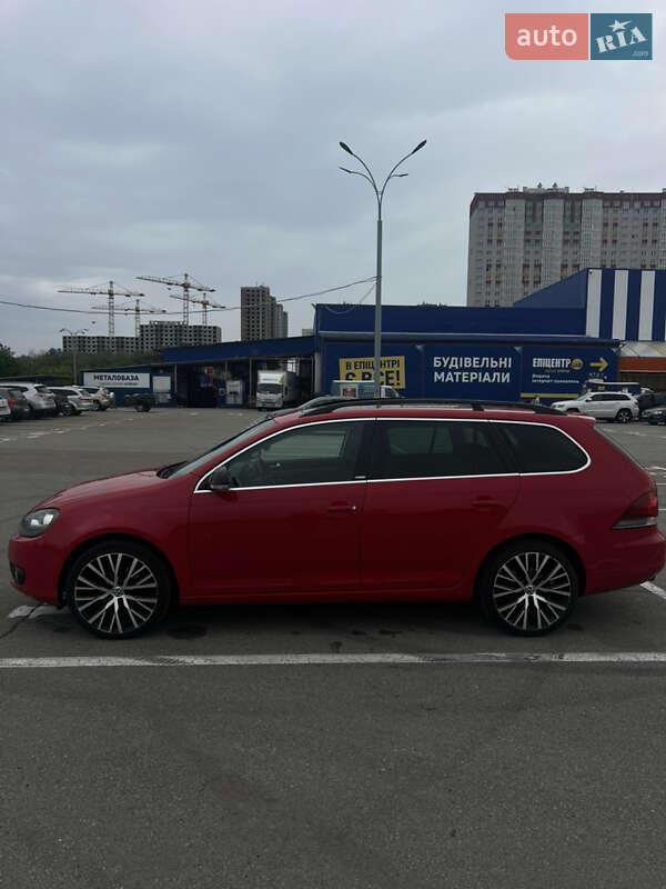 Універсал Volkswagen Golf 2011 в Києві