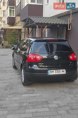 Хэтчбек Volkswagen Golf 2005 в 