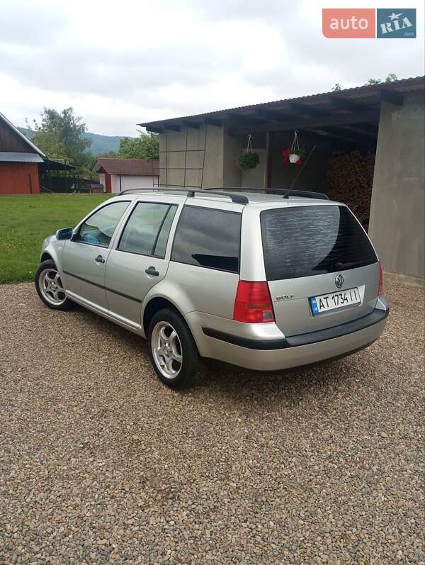 Універсал Volkswagen Golf 2001 в Долині