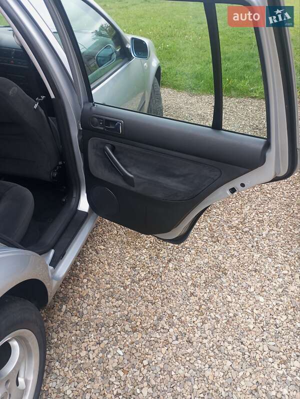 Універсал Volkswagen Golf 2001 в Долині