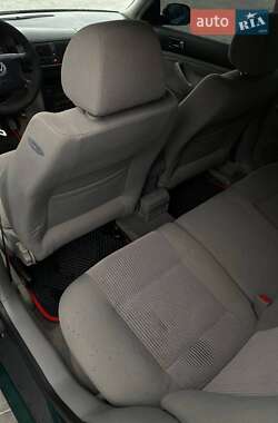 Хетчбек Volkswagen Golf 1998 в 