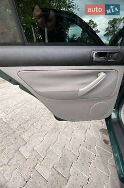 Хетчбек Volkswagen Golf 1998 в 