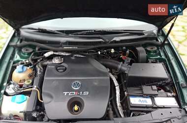 Хетчбек Volkswagen Golf 1998 в 