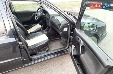 Хетчбек Volkswagen Golf 1995 в 