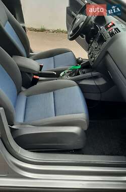 Хэтчбек Volkswagen Golf 2008 в 