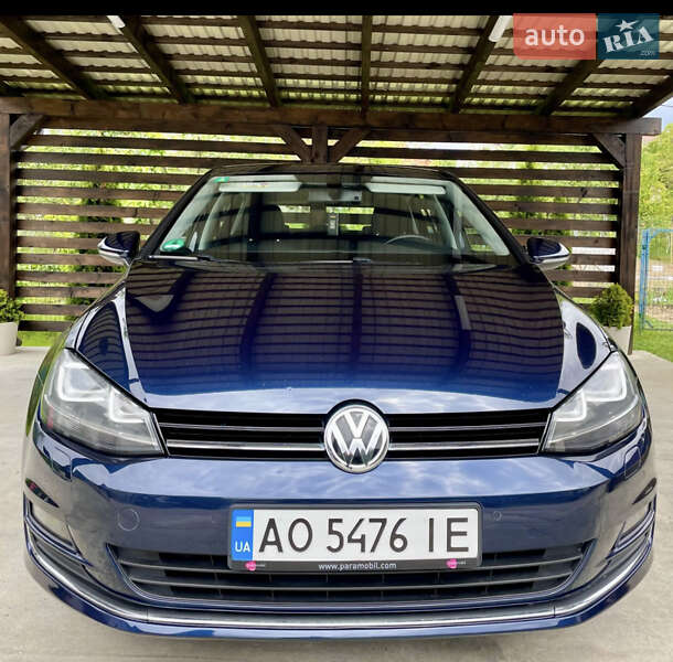 Хетчбек Volkswagen Golf 2014 в 