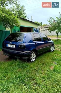 Хетчбек Volkswagen Golf 1994 в 