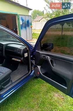 Хетчбек Volkswagen Golf 1994 в 