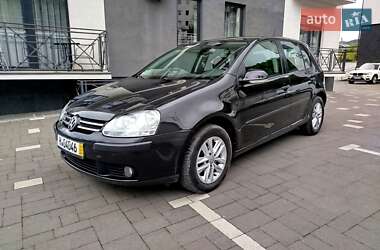 Хетчбек Volkswagen Golf 2006 в Сваляві