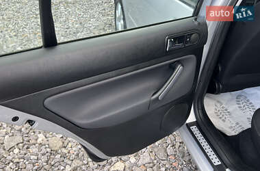 Хэтчбек Volkswagen Golf 2003 в 
