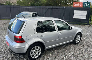 Хэтчбек Volkswagen Golf 2003 в 