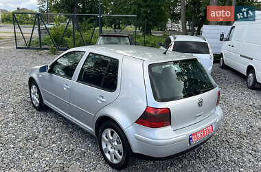 Хэтчбек Volkswagen Golf 2003 в 
