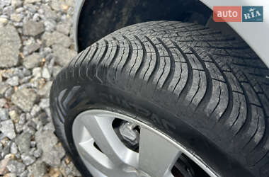 Хэтчбек Volkswagen Golf 2003 в 