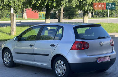 Хэтчбек Volkswagen Golf 2005 в 