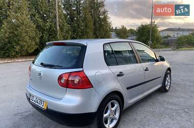Хэтчбек Volkswagen Golf 2004 в 