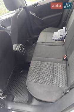 Хэтчбек Volkswagen Golf 2011 в 
