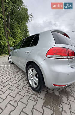 Хэтчбек Volkswagen Golf 2009 в 