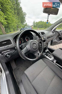Хэтчбек Volkswagen Golf 2009 в 
