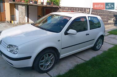 Хетчбек Volkswagen Golf 2000 в 