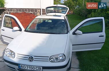 Хетчбек Volkswagen Golf 2000 в 