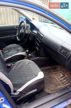 Хэтчбек Volkswagen Golf 1998 в 