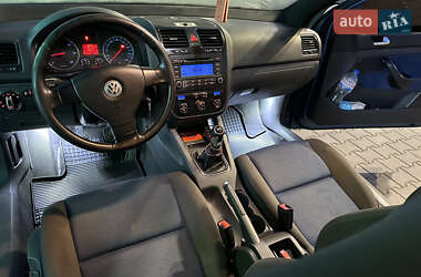 Хэтчбек Volkswagen Golf 2006 в 
