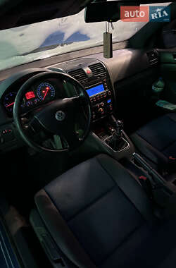 Хэтчбек Volkswagen Golf 2006 в 