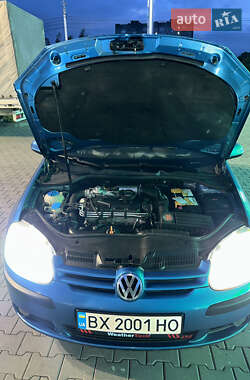 Хэтчбек Volkswagen Golf 2006 в 