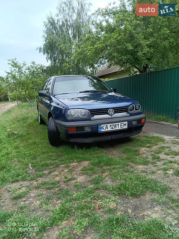 Хетчбек Volkswagen Golf 1994 в 