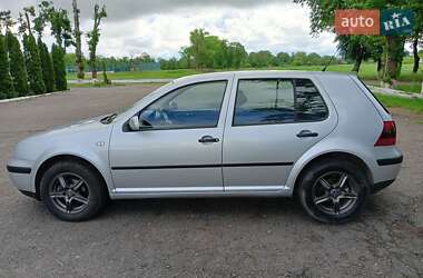 Хэтчбек Volkswagen Golf 2001 в Черновцах