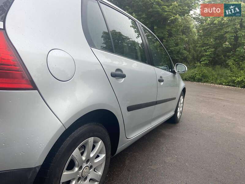 Хэтчбек Volkswagen Golf 2009 в Луцке