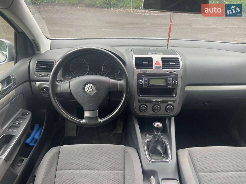 Хэтчбек Volkswagen Golf 2009 в Луцке