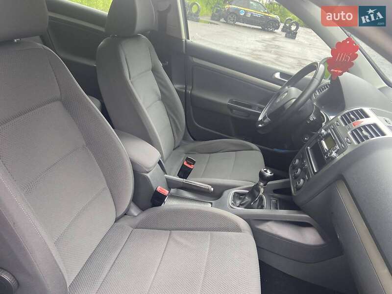 Хэтчбек Volkswagen Golf 2009 в Луцке