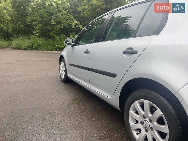 Хэтчбек Volkswagen Golf 2009 в Луцке