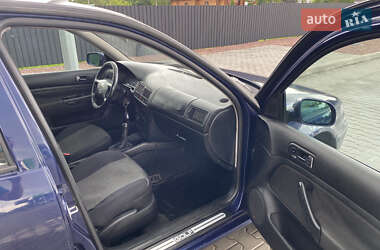 Хэтчбек Volkswagen Golf 2000 в 