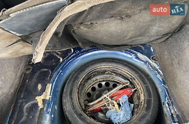 Хэтчбек Volkswagen Golf 2000 в 