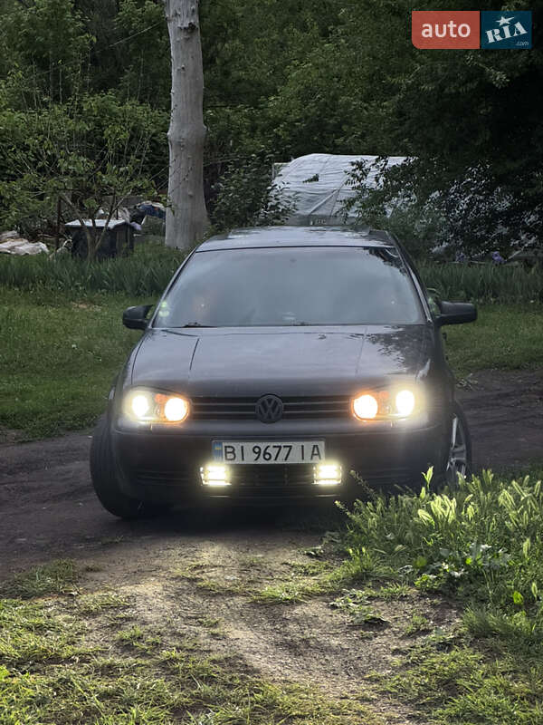 Хетчбек Volkswagen Golf 2003 в Синельниковому