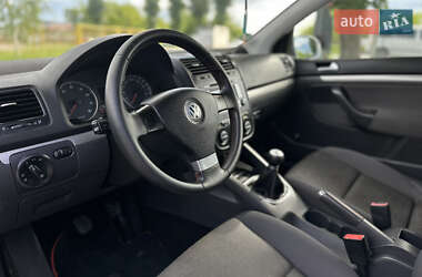 Хэтчбек Volkswagen Golf 2006 в 