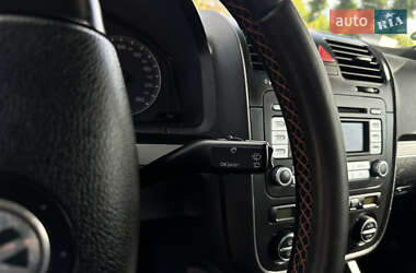 Хэтчбек Volkswagen Golf 2006 в 