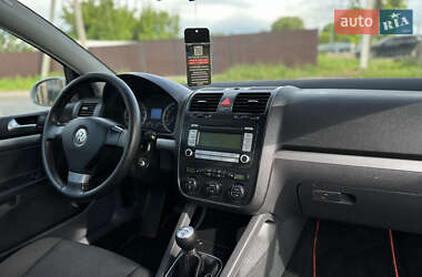 Хэтчбек Volkswagen Golf 2006 в 