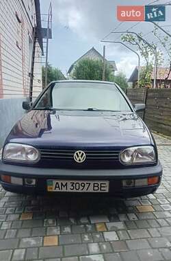 Хэтчбек Volkswagen Golf 1997 в Звягеле