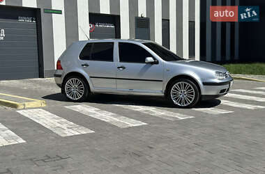 Хетчбек Volkswagen Golf 2003 в 