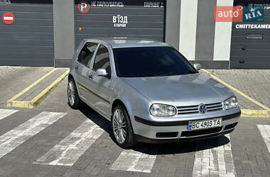 Хетчбек Volkswagen Golf 2003 в 