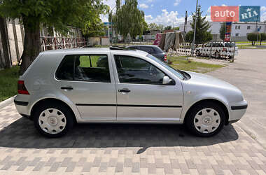 Хэтчбек Volkswagen Golf 2000 в 
