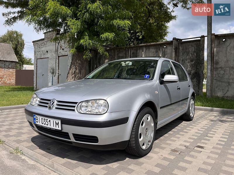 Хэтчбек Volkswagen Golf 2000 в 